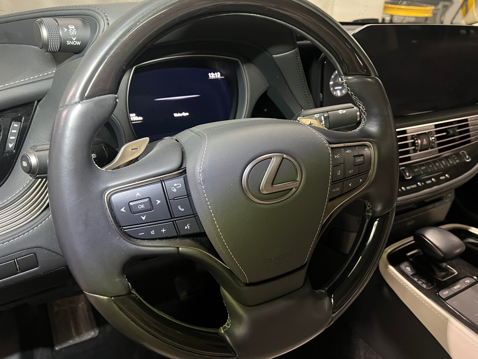 Thumbnail: 2022 Lexus LS - 4