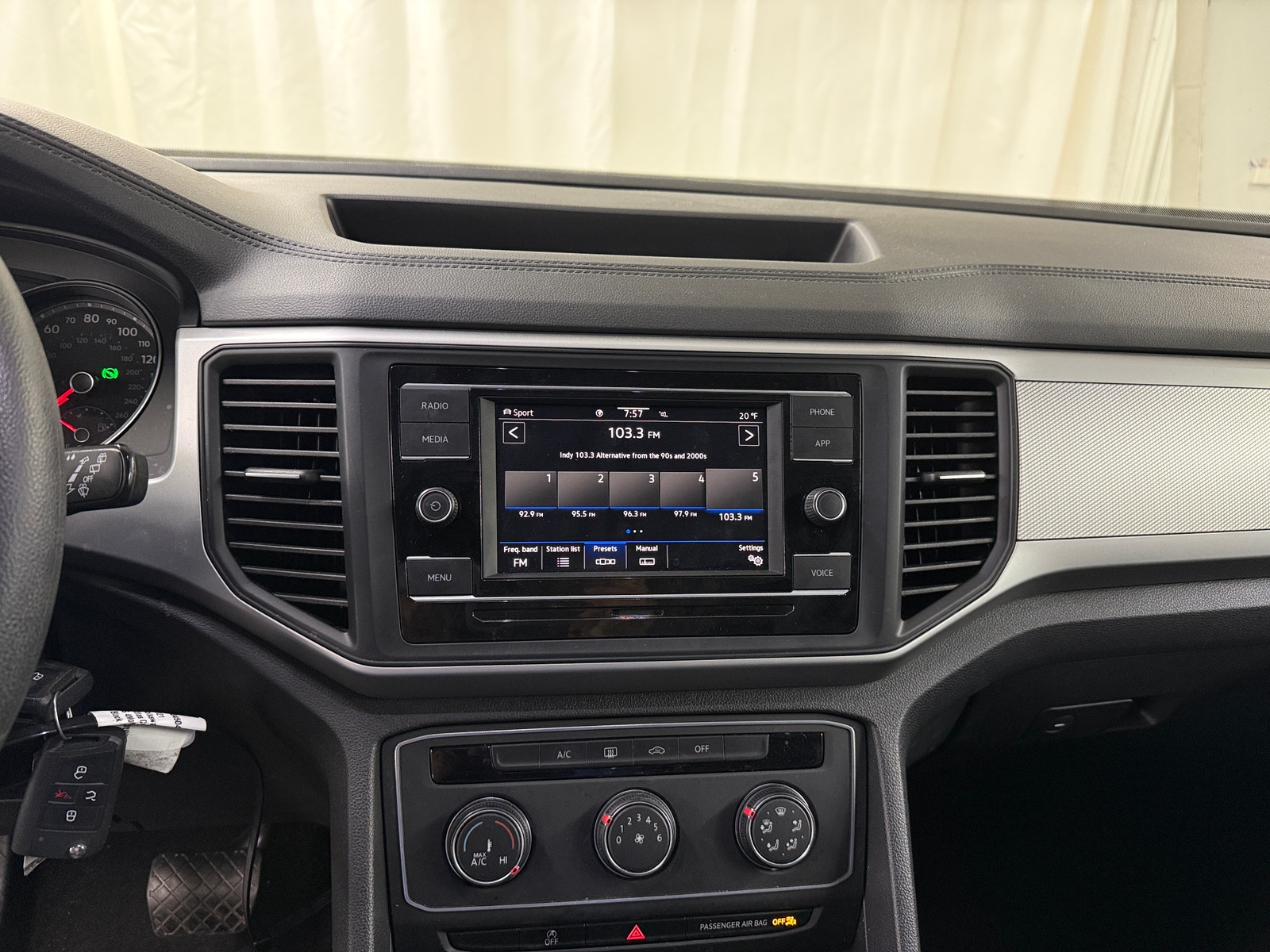 Thumbnail: 2021 Volkswagen Atlas - 4