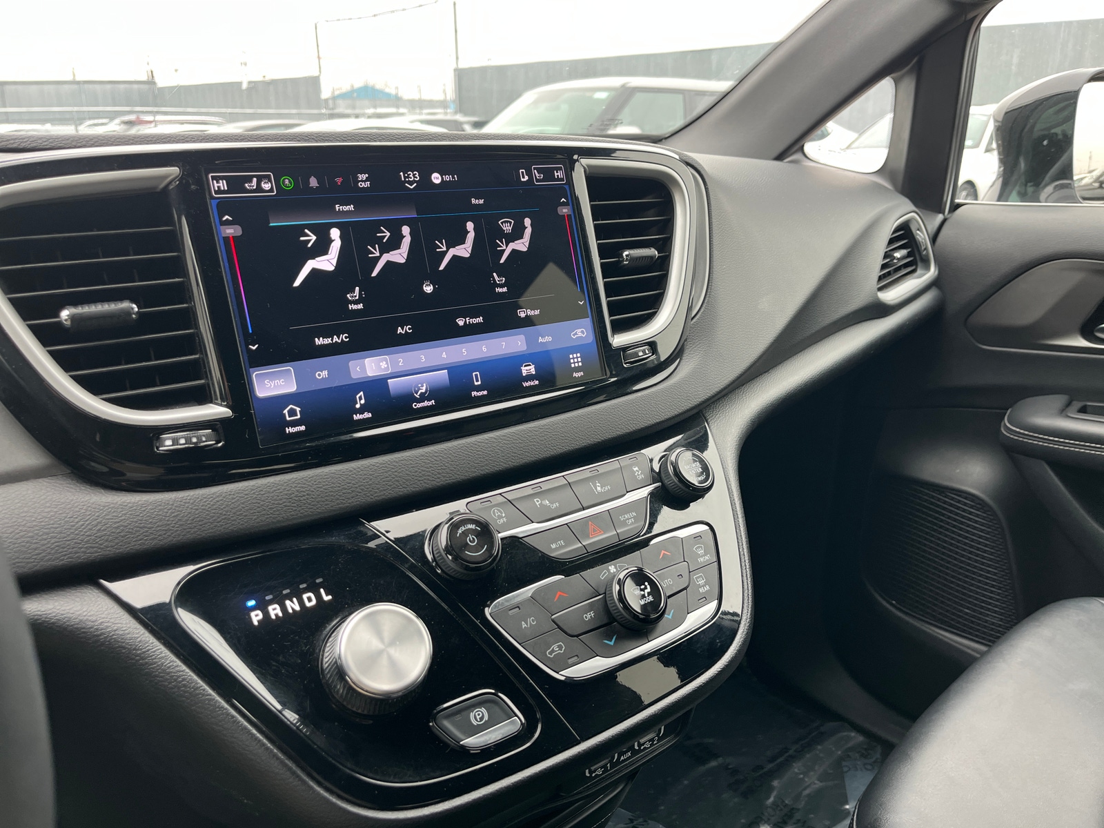 Thumbnail: 2025 Chrysler Pacifica - 4