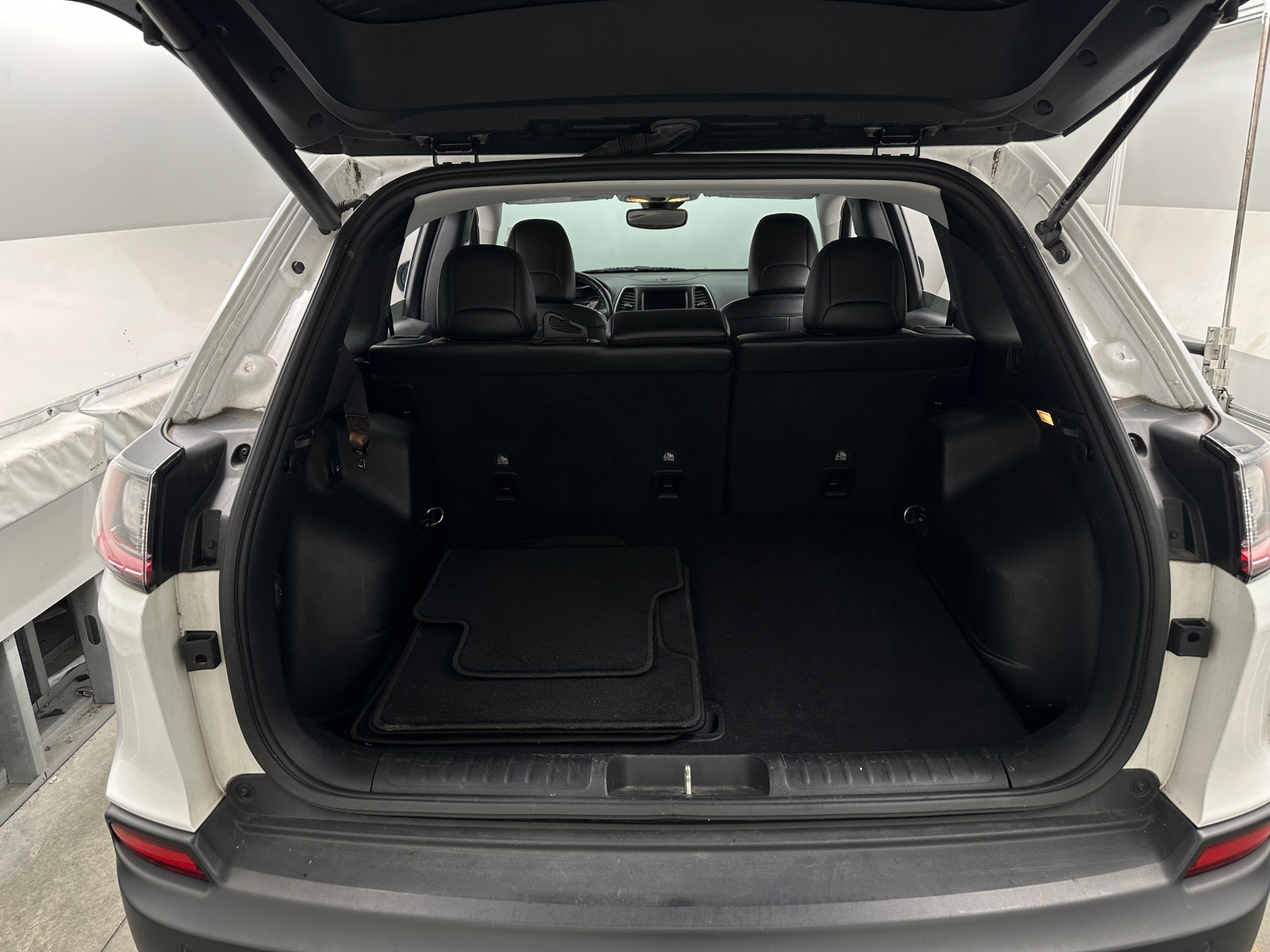 Thumbnail: 2021 Jeep Cherokee - 6