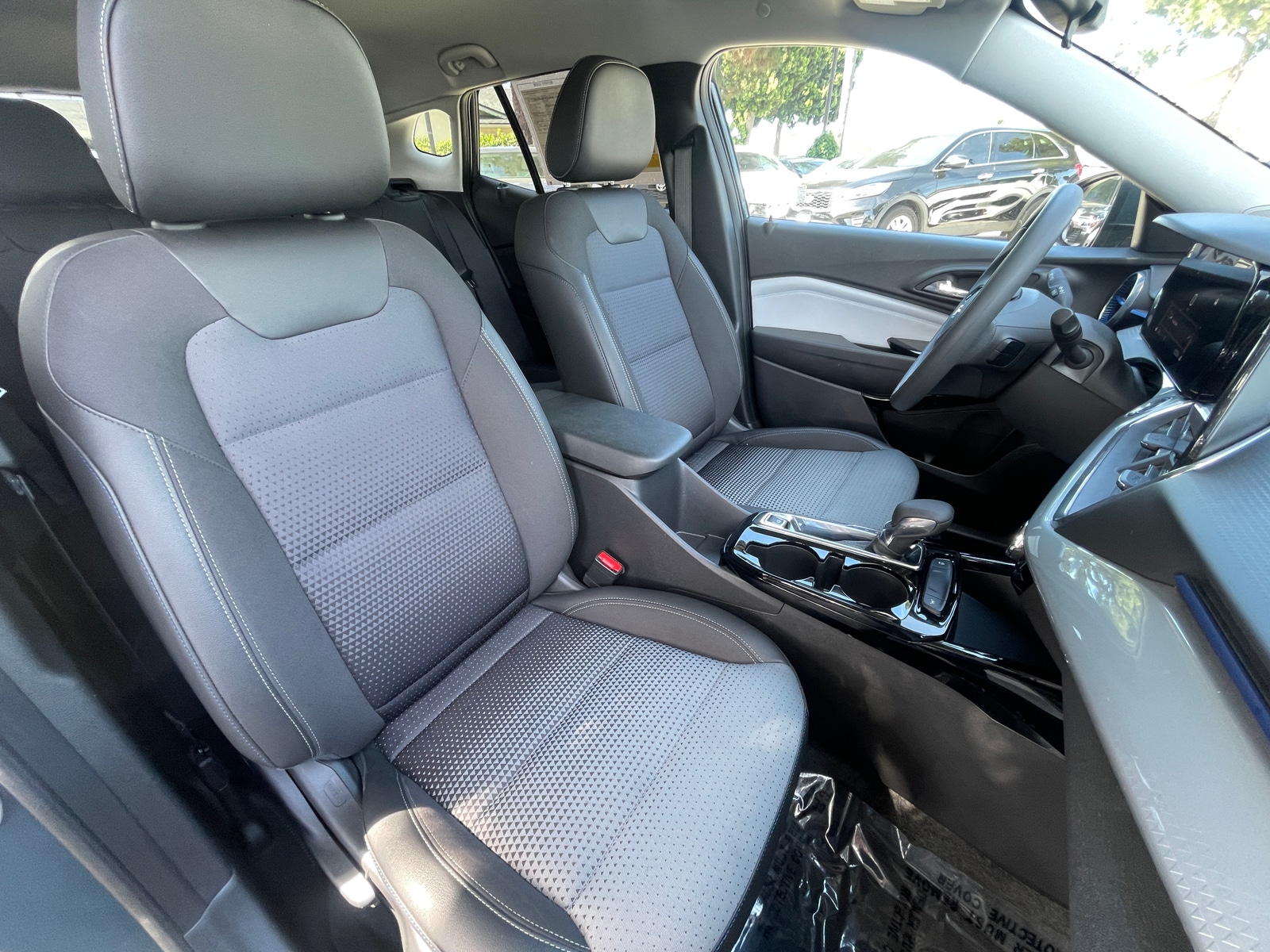 Thumbnail: 2025 Chevrolet Trax - 2