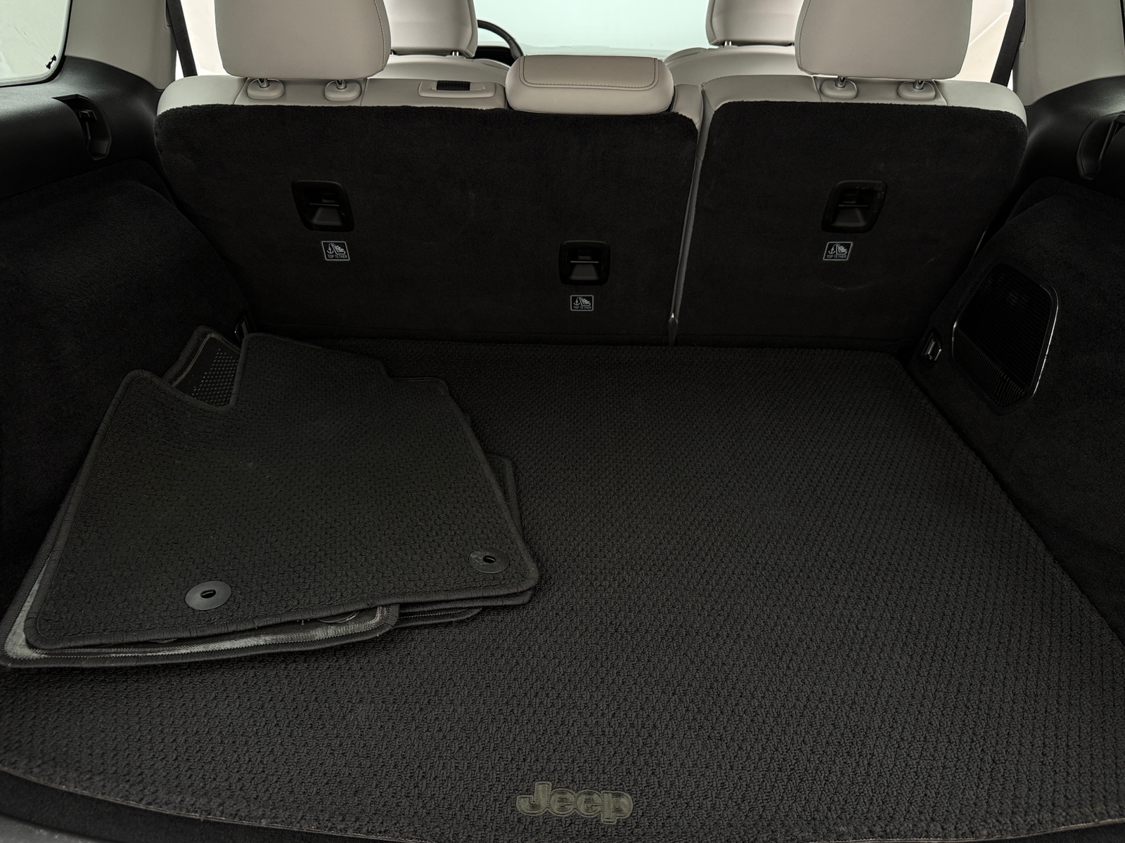 Thumbnail: 2022 Jeep Grand Cherokee - 6