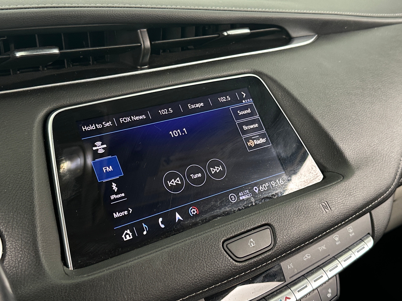 Thumbnail: 2020 Cadillac XT4 - 3