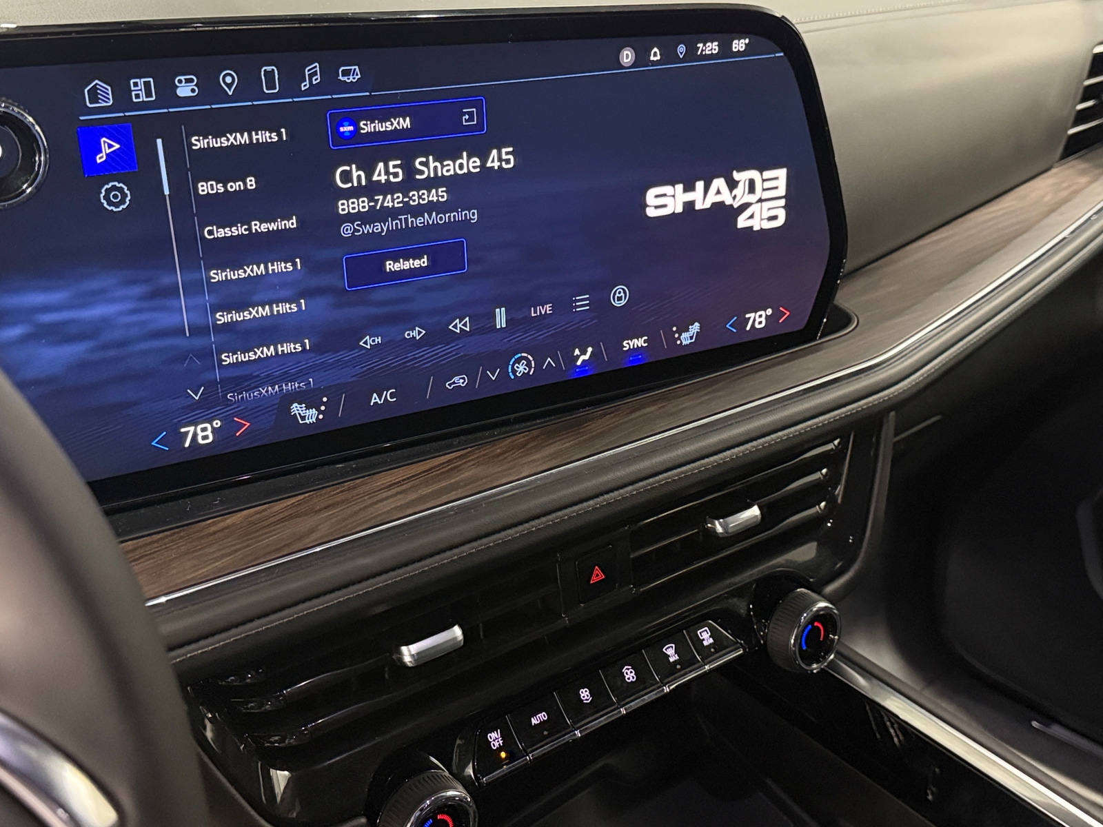 Thumbnail: 2025 Chevrolet Suburban - 3