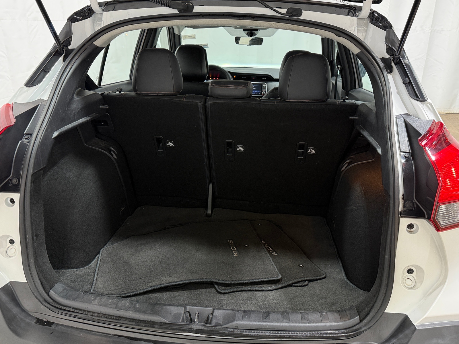 Thumbnail: 2020 Nissan Kicks - 7