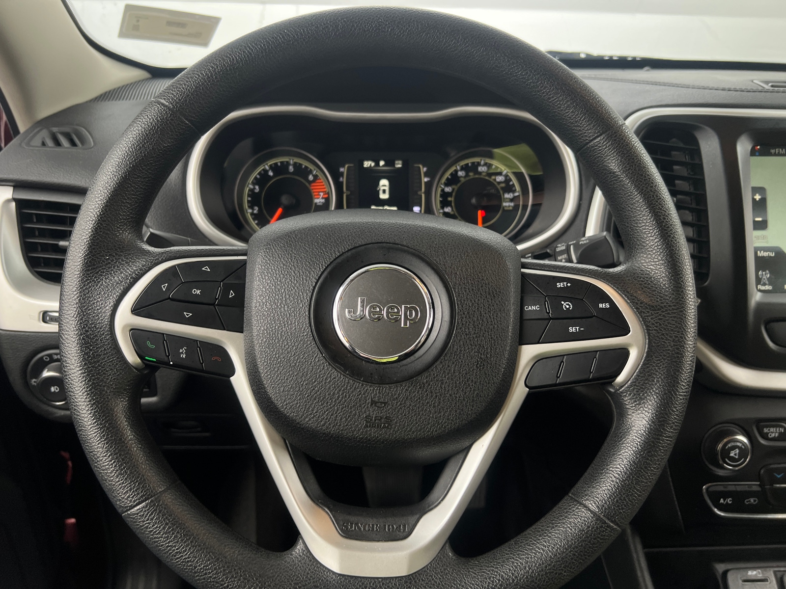 Thumbnail: 2018 Jeep Cherokee - 5