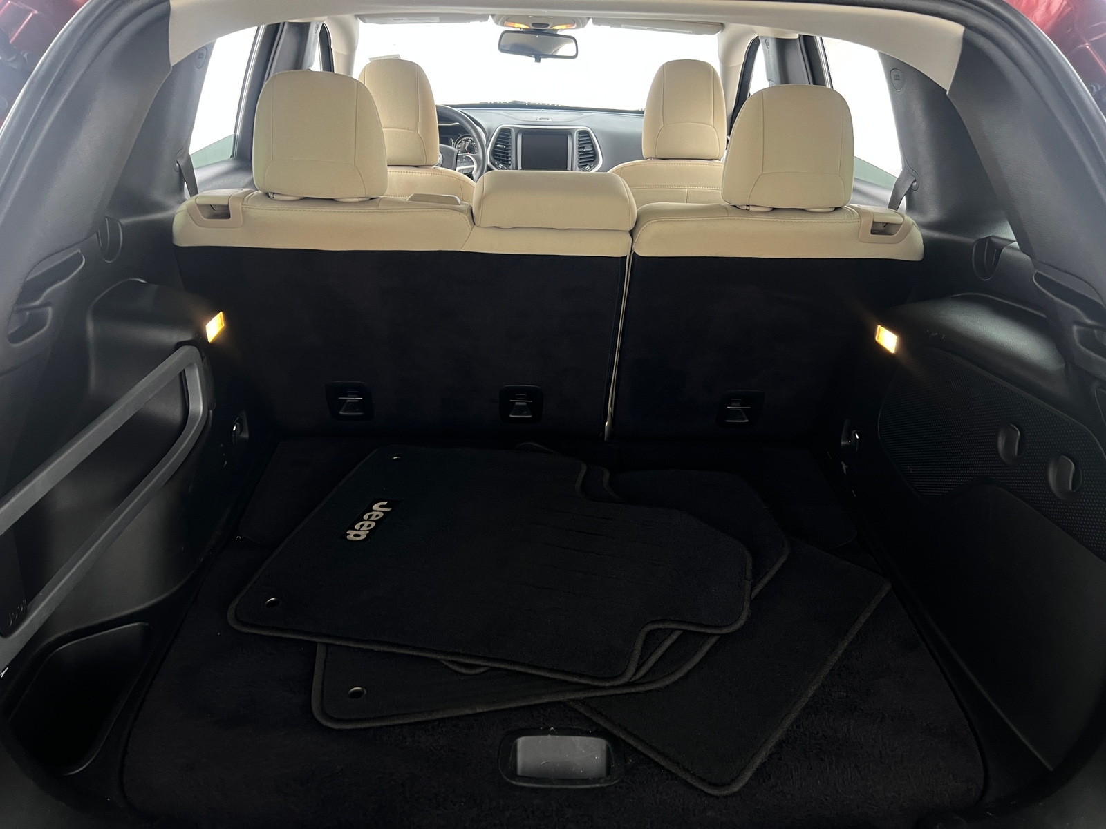 Thumbnail: 2018 Jeep Cherokee - 7