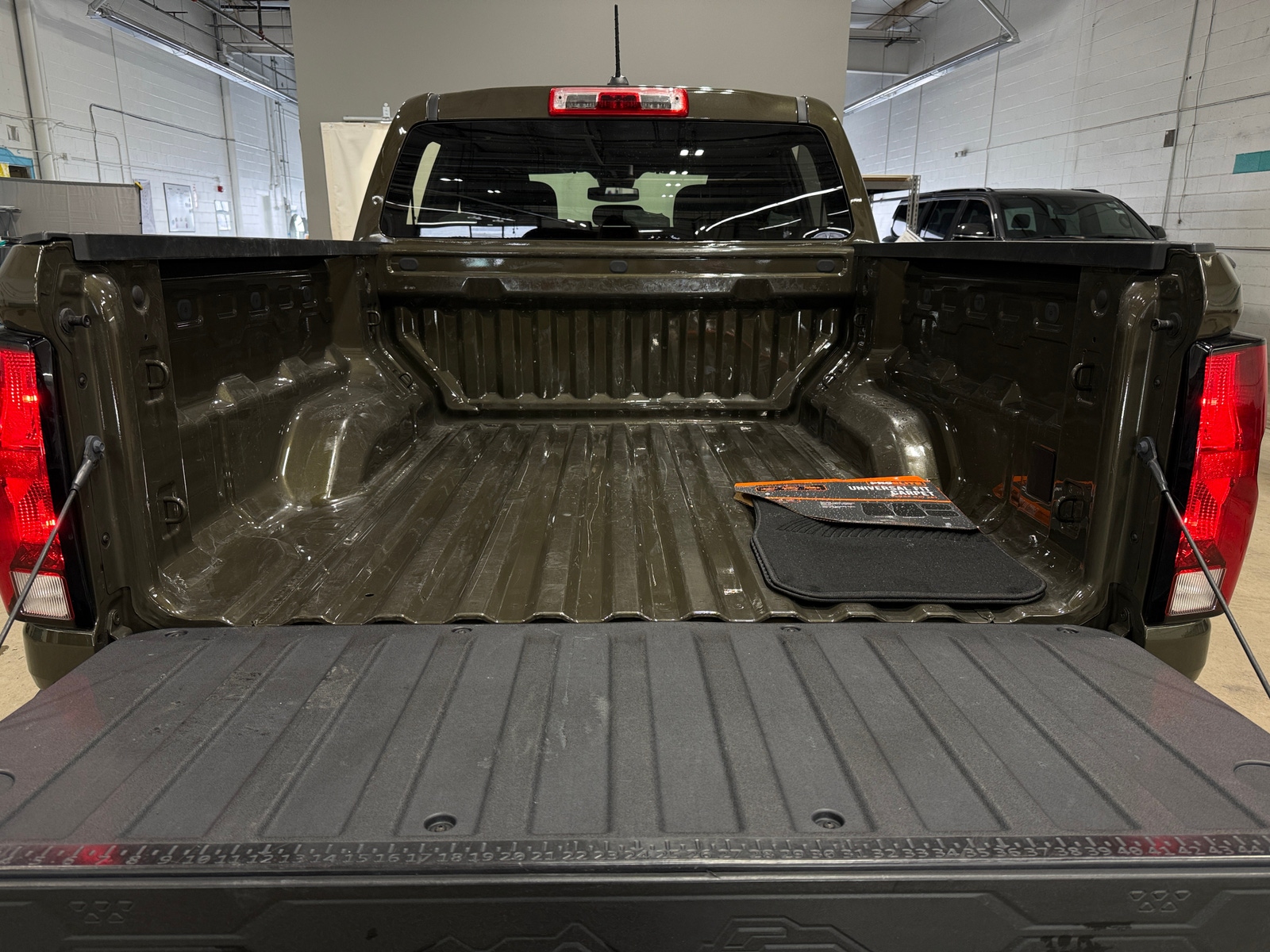 Thumbnail: 2023 Chevrolet Colorado - 7