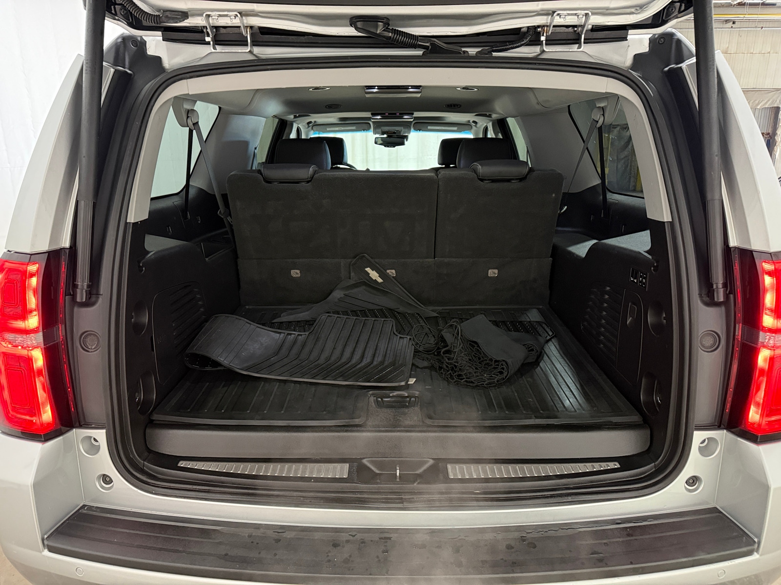 Thumbnail: 2019 Chevrolet Suburban - 6