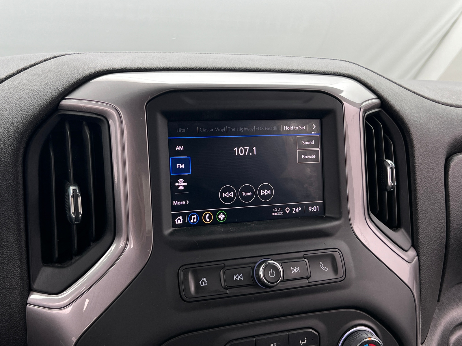 Thumbnail: 2022 Chevrolet Silverado 1500 - 4