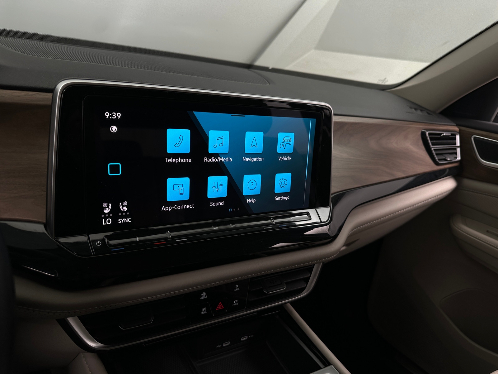 Thumbnail: 2024 Volkswagen Atlas - 3