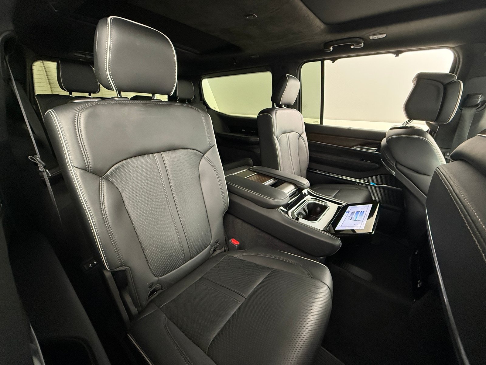 Thumbnail: 2023 Jeep Grand Wagoneer - 5