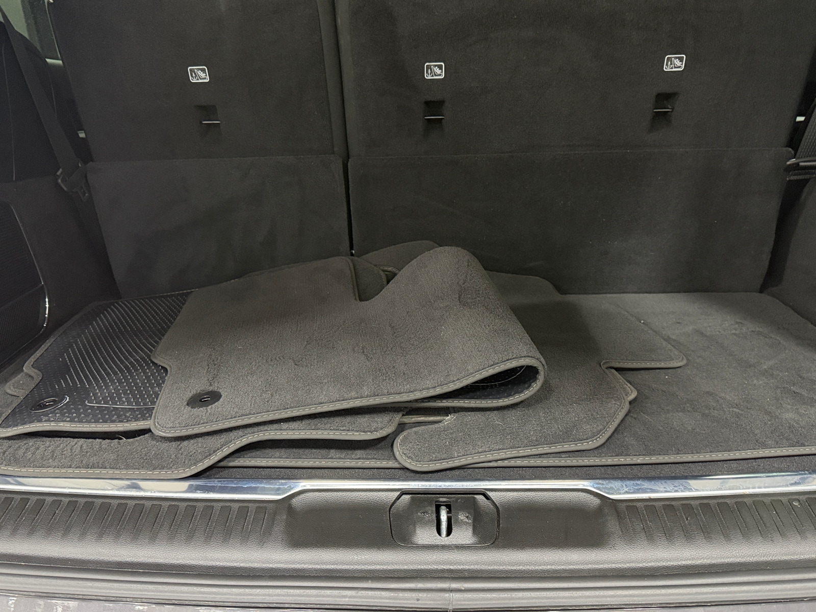 Thumbnail: 2023 Jeep Grand Wagoneer - 6