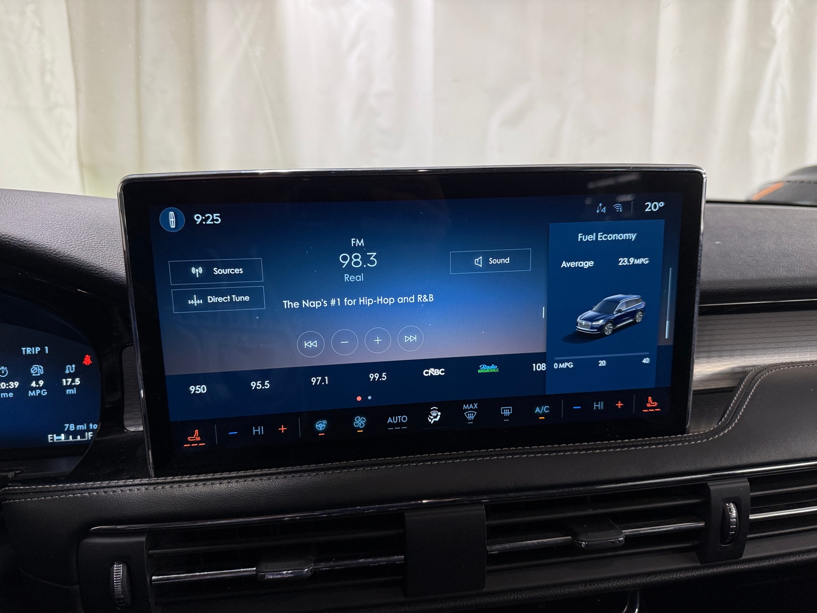 Thumbnail: 2023 Lincoln Corsair - 3