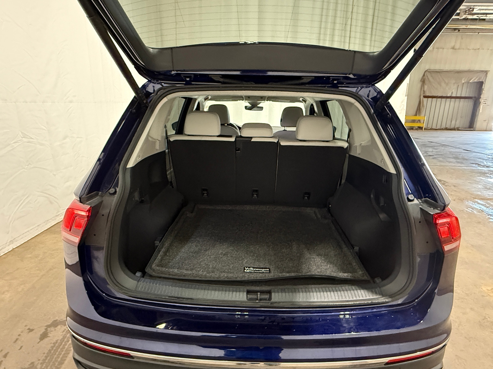 Thumbnail: 2024 Volkswagen Tiguan - 6