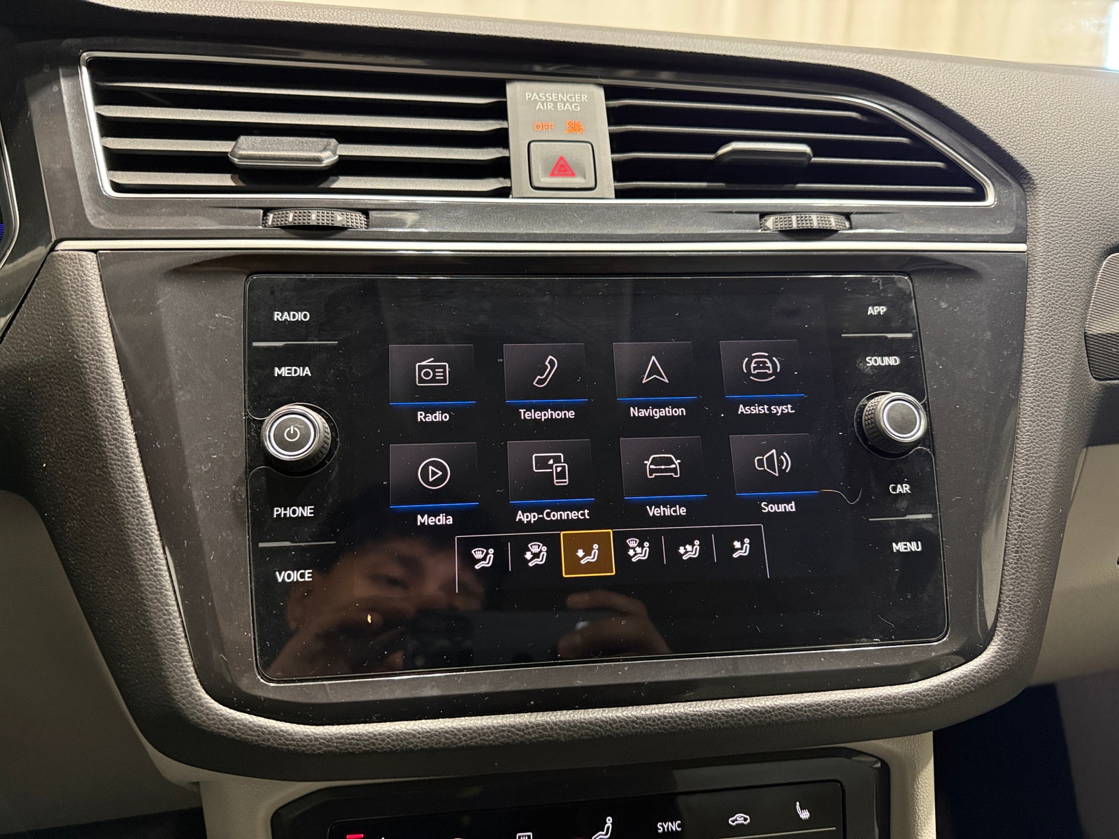 Thumbnail: 2024 Volkswagen Tiguan - 3