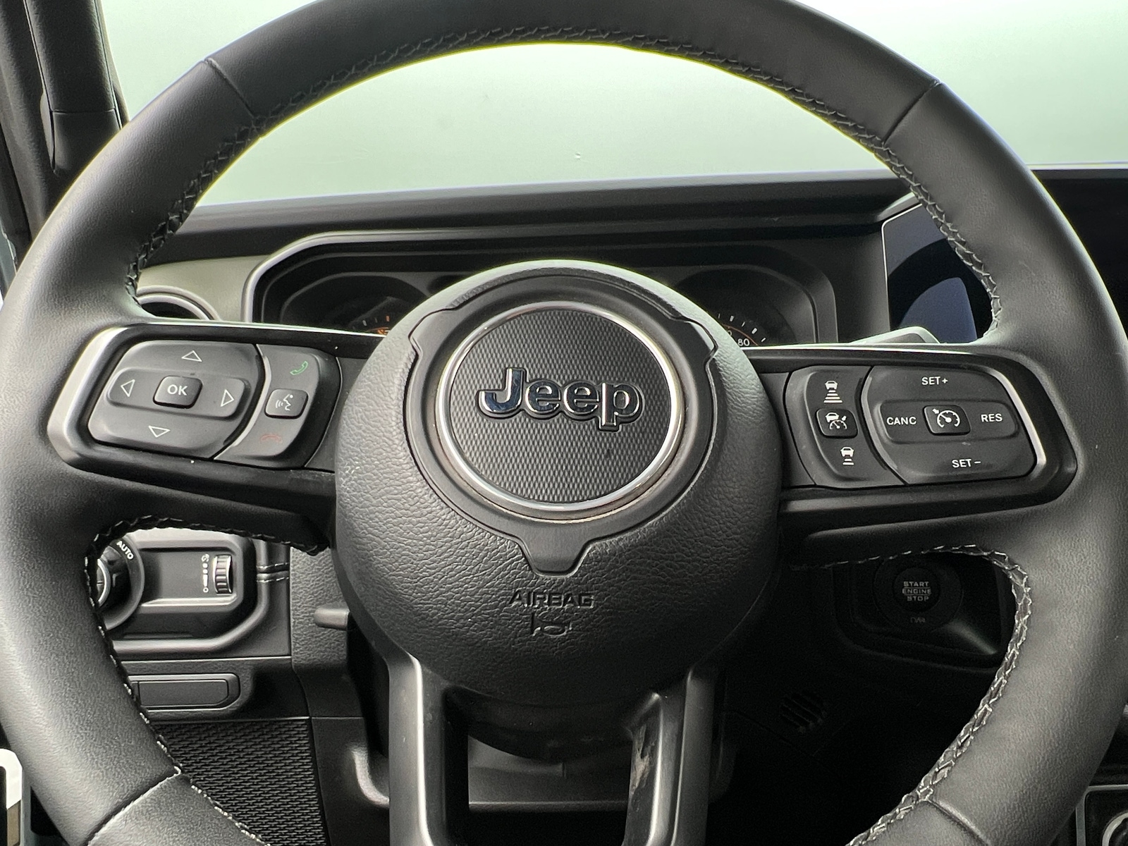 Thumbnail: 2025 Jeep Gladiator - 4