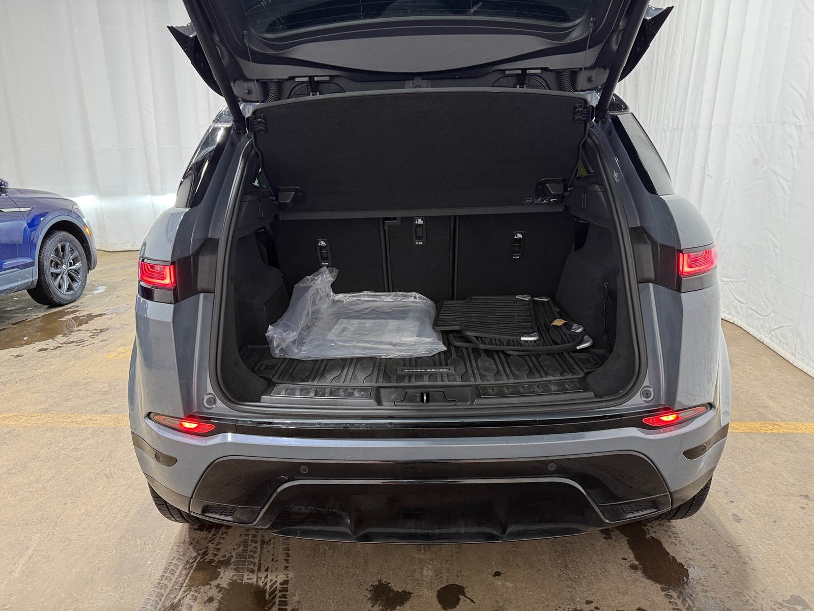 Thumbnail: 2023 Land Rover Range Rover Evoque - 6