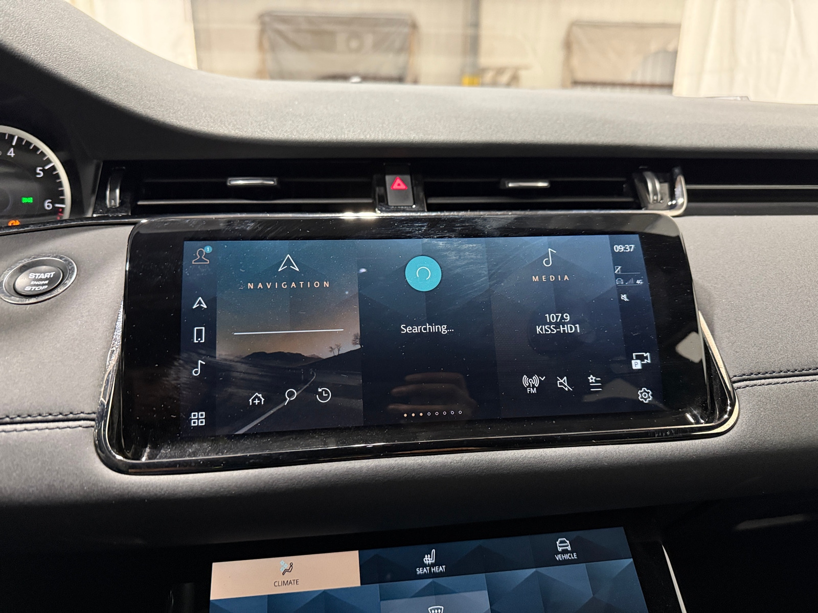 Thumbnail: 2023 Land Rover Range Rover Evoque - 3