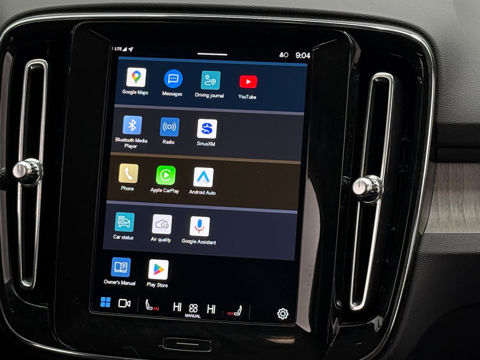 Thumbnail: 2025 Volvo XC40 - 3