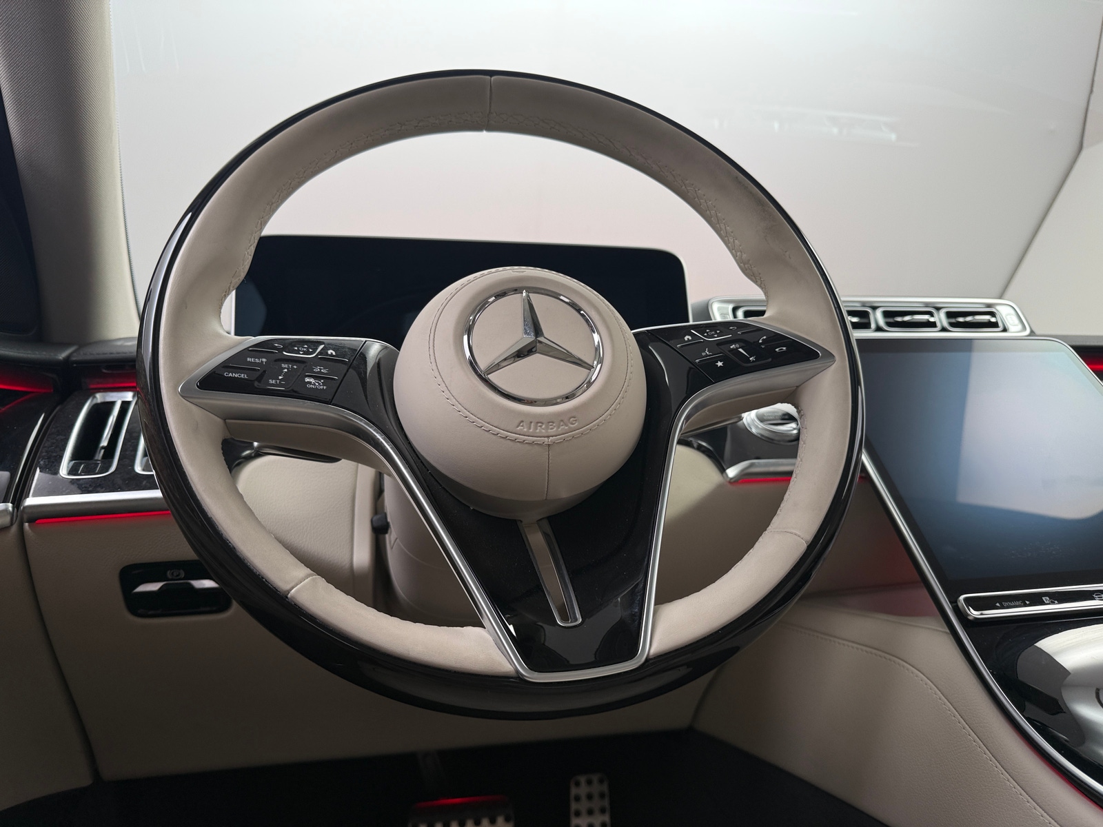 Thumbnail: 2023 Mercedes-Benz S-Class - 4
