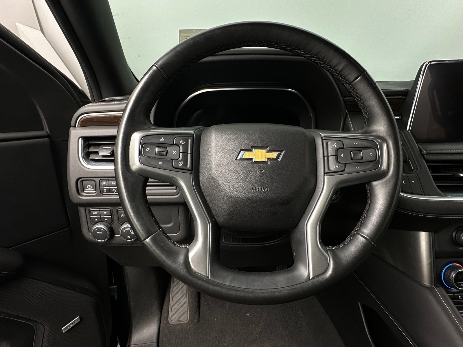 Thumbnail: 2023 Chevrolet Suburban - 4