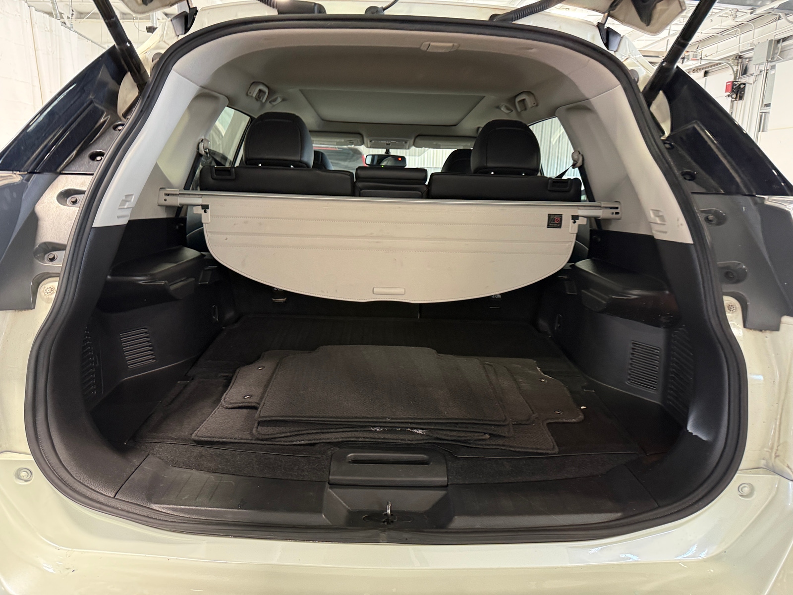 Thumbnail: 2015 Nissan Rogue - 6