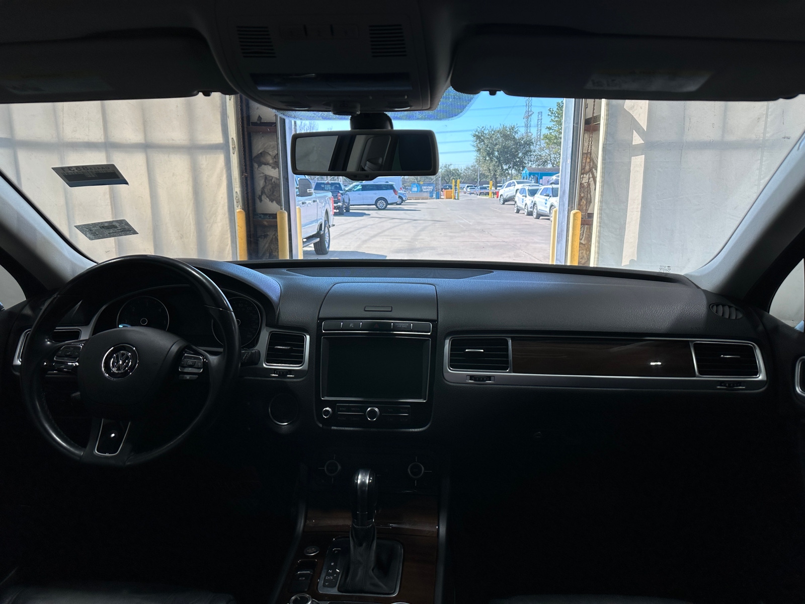 Thumbnail: 2015 Volkswagen Touareg - 2