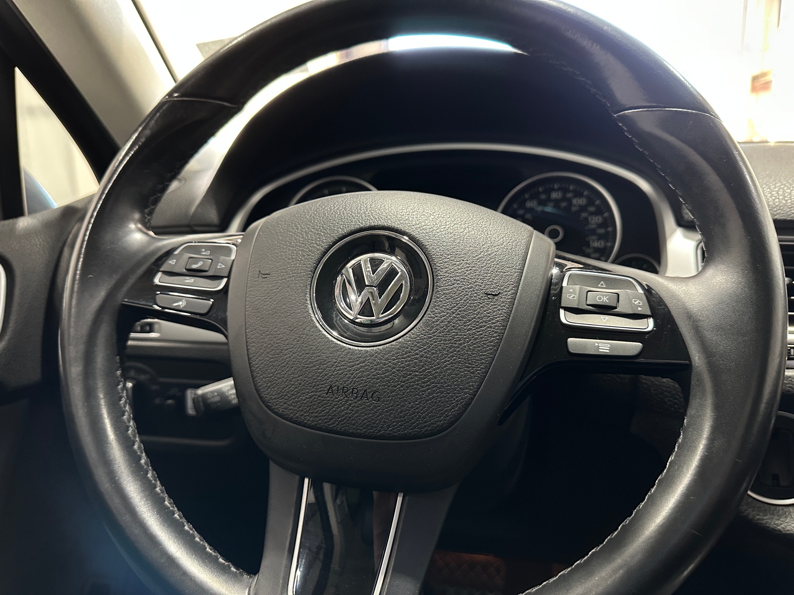 Thumbnail: 2015 Volkswagen Touareg - 4