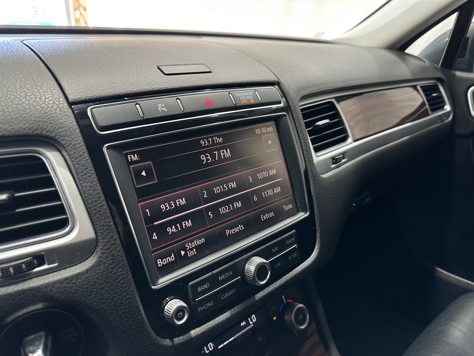 Thumbnail: 2015 Volkswagen Touareg - 3