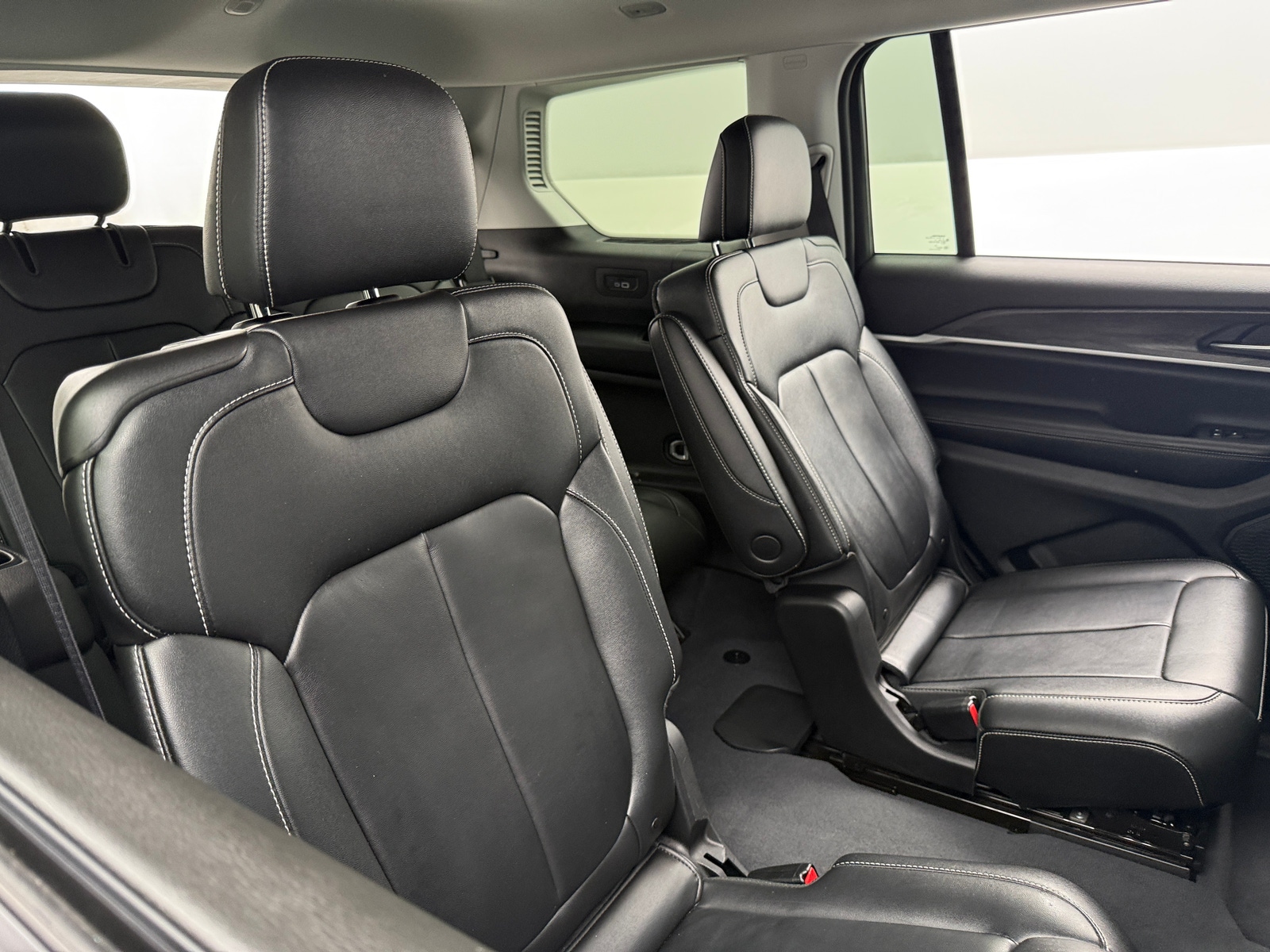 Thumbnail: 2023 Jeep Grand Cherokee L - 5