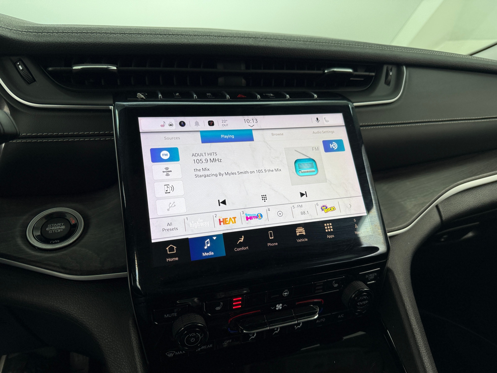 Thumbnail: 2023 Jeep Grand Cherokee L - 3