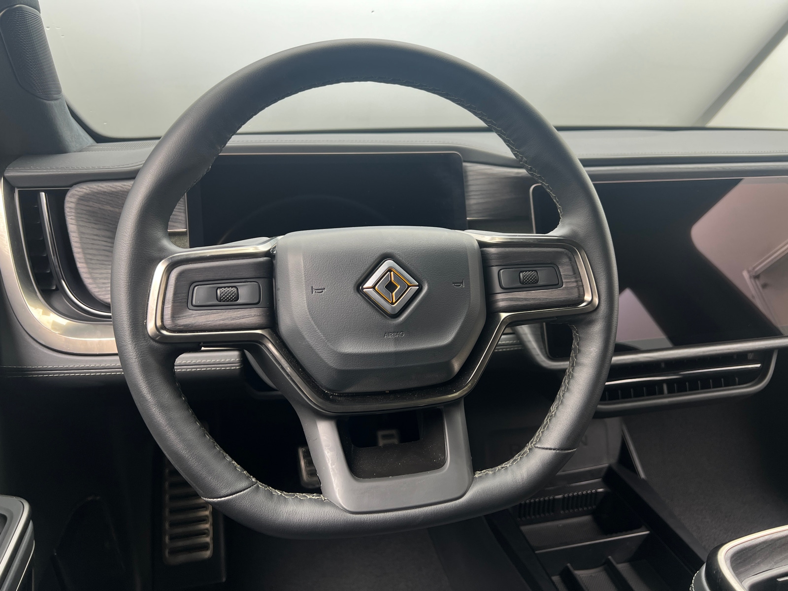 Thumbnail: 2024 Rivian R1T - 4