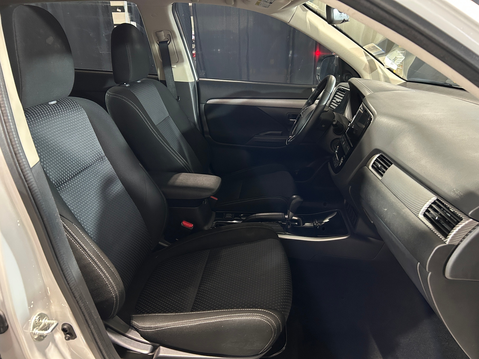 Thumbnail: 2018 Mitsubishi Outlander - 2