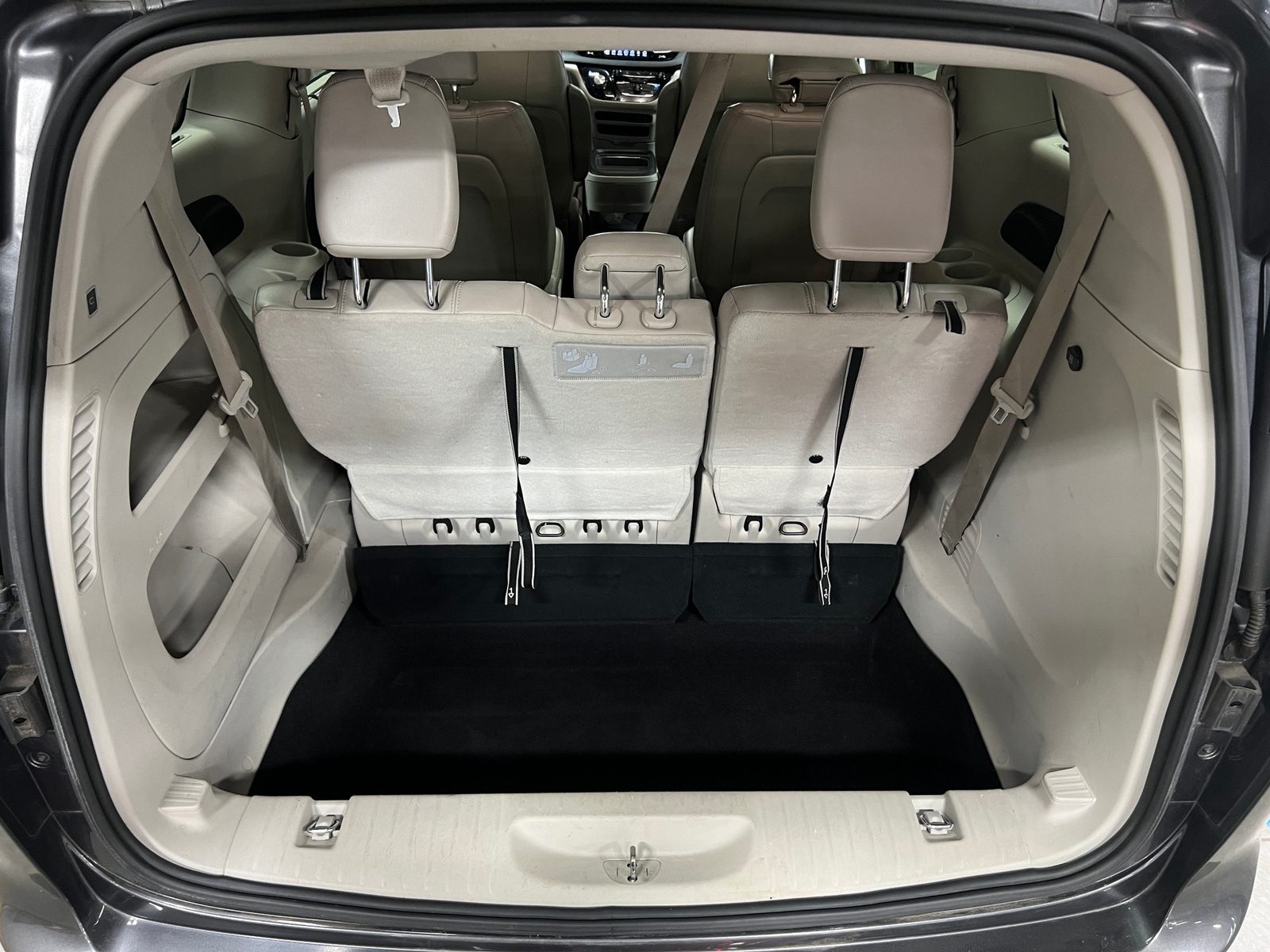 Thumbnail: 2017 Chrysler Pacifica - 6