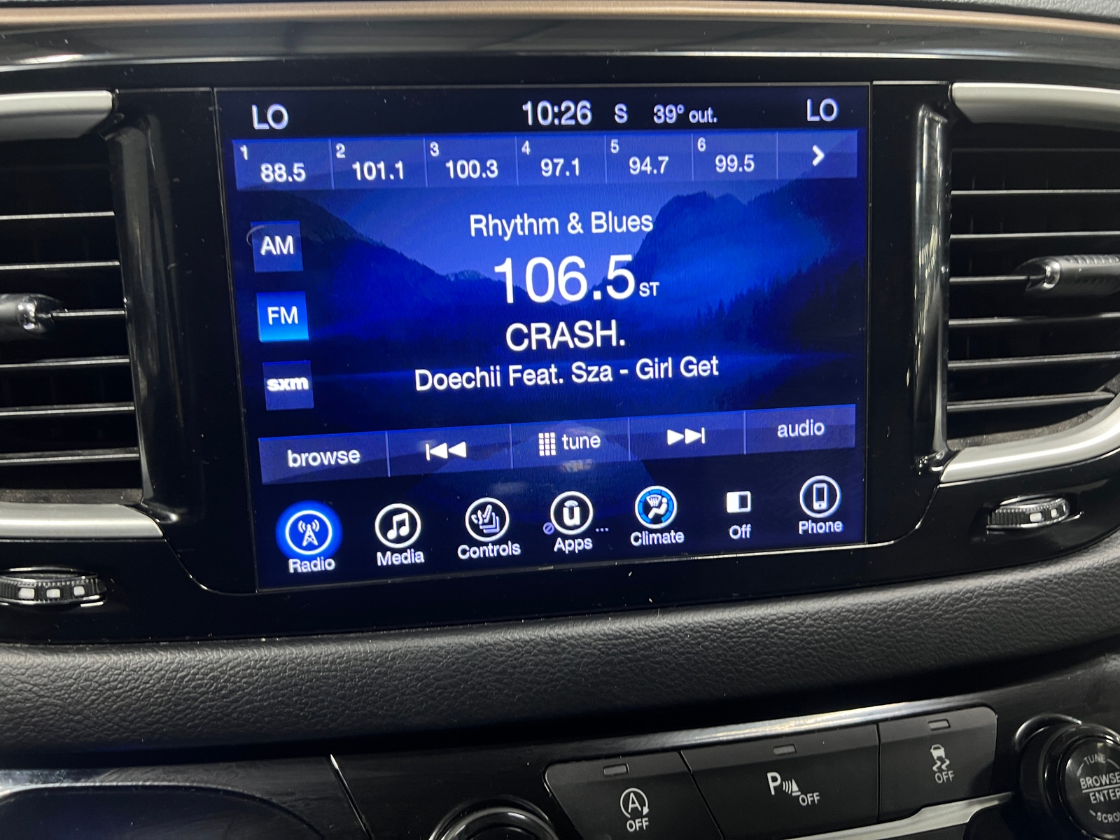 Thumbnail: 2017 Chrysler Pacifica - 3