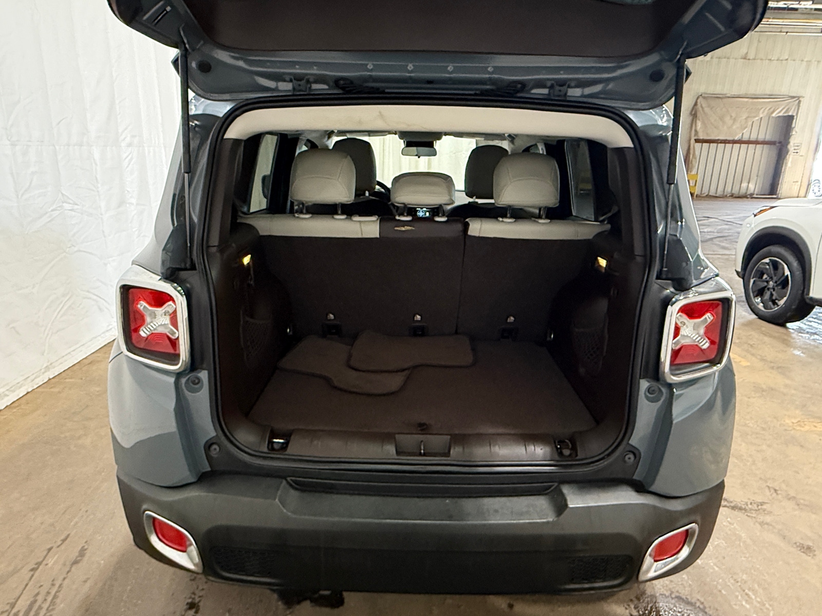 Thumbnail: 2017 Jeep Renegade - 7