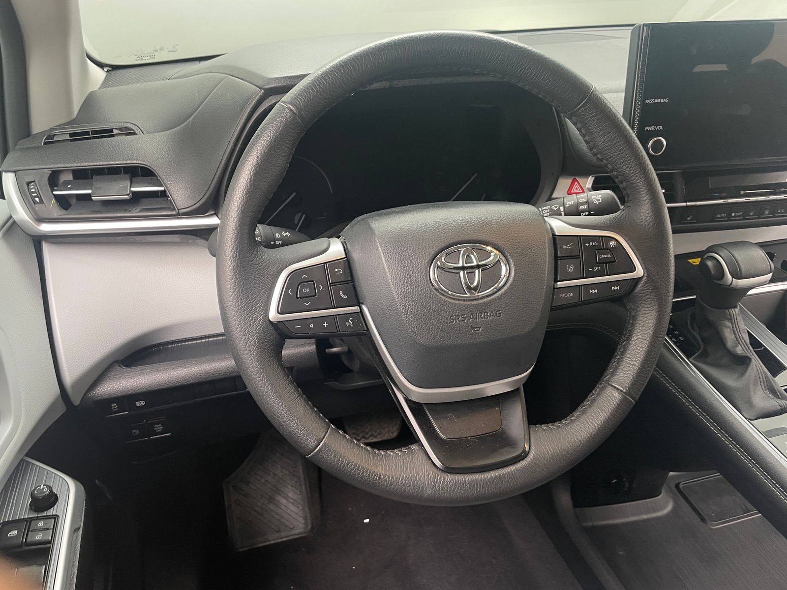 Thumbnail: 2025 Toyota Sienna - 4