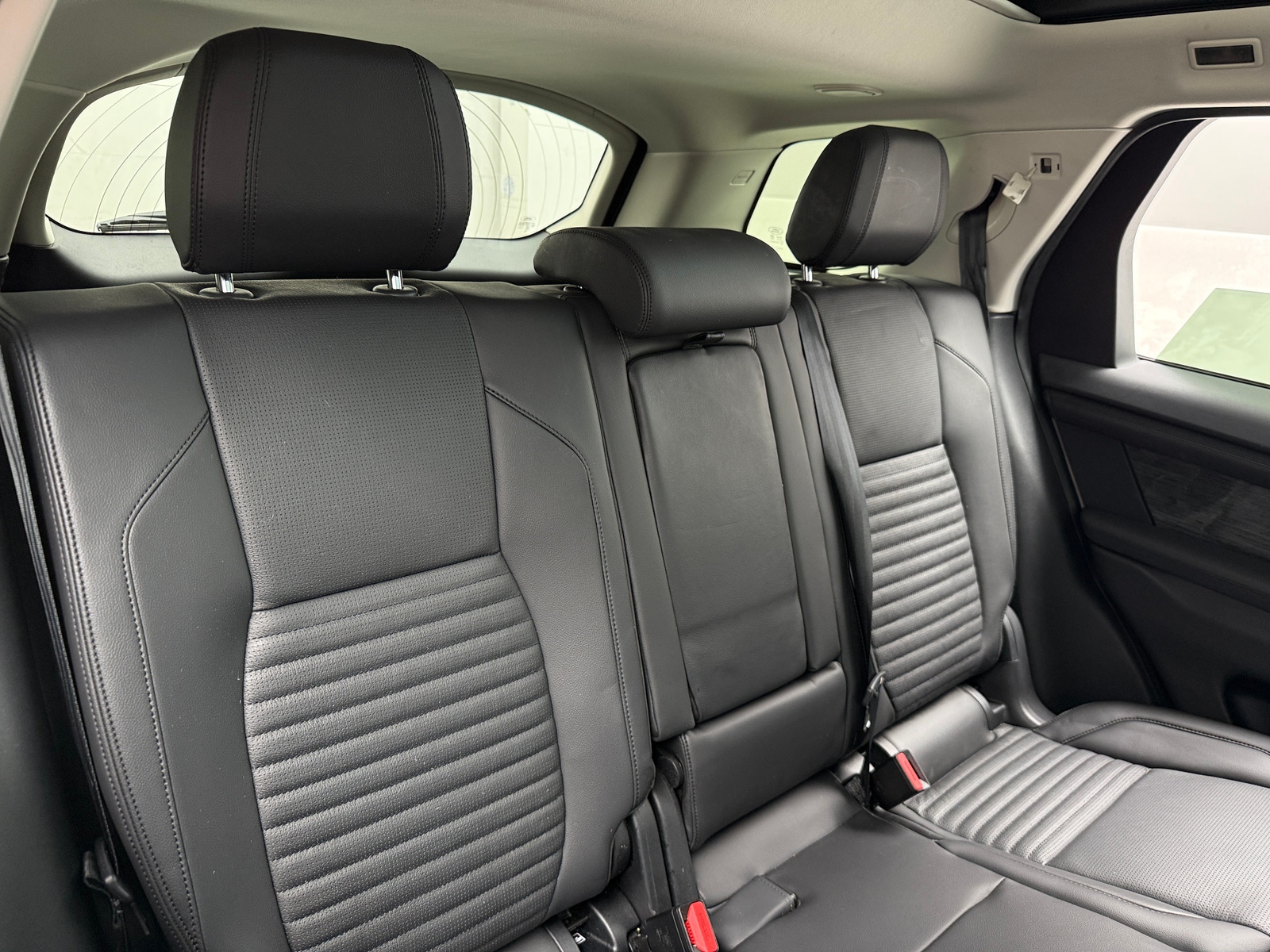 Thumbnail: 2023 Land Rover Discovery Sport - 5