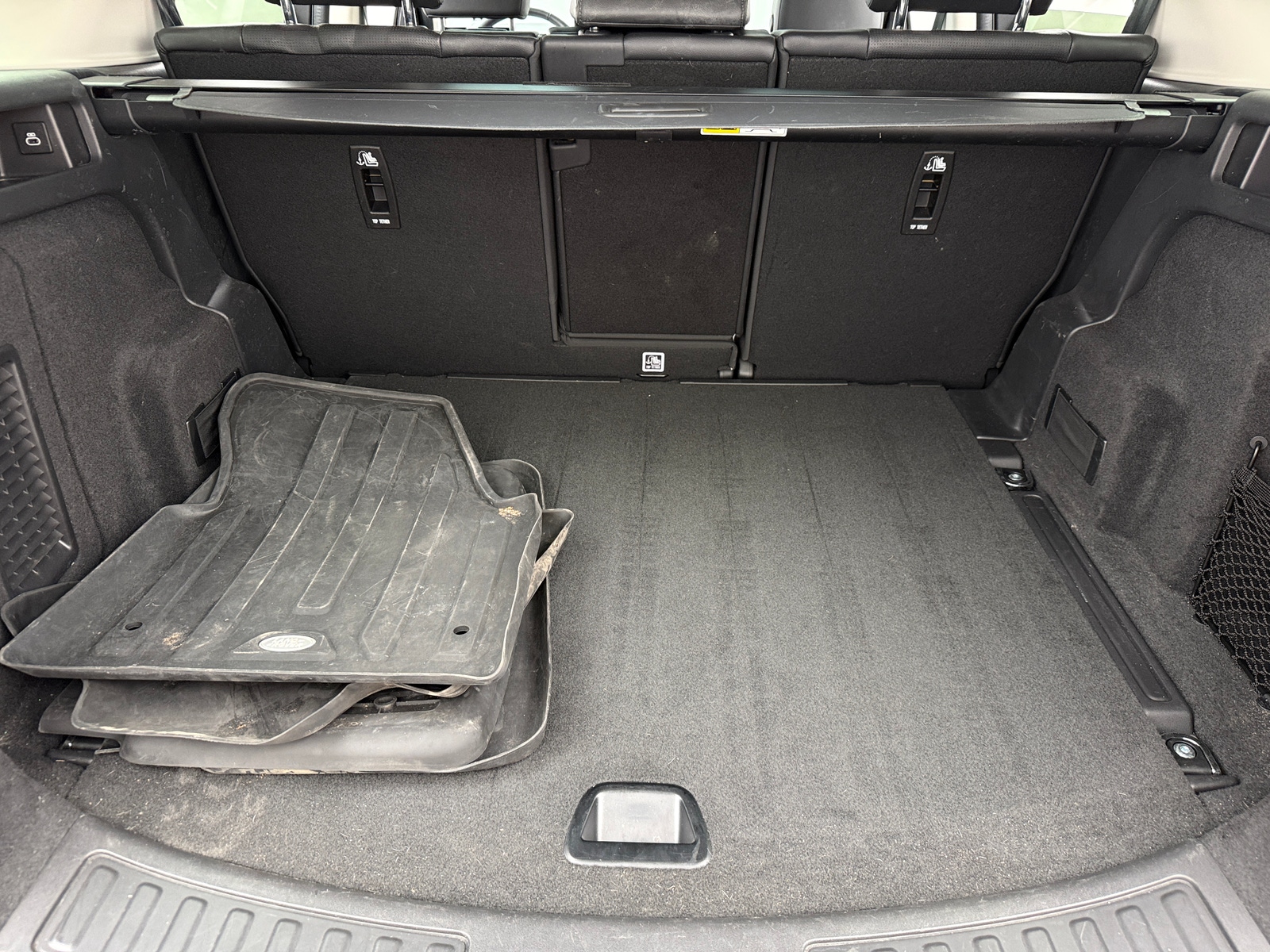 Thumbnail: 2023 Land Rover Discovery Sport - 6