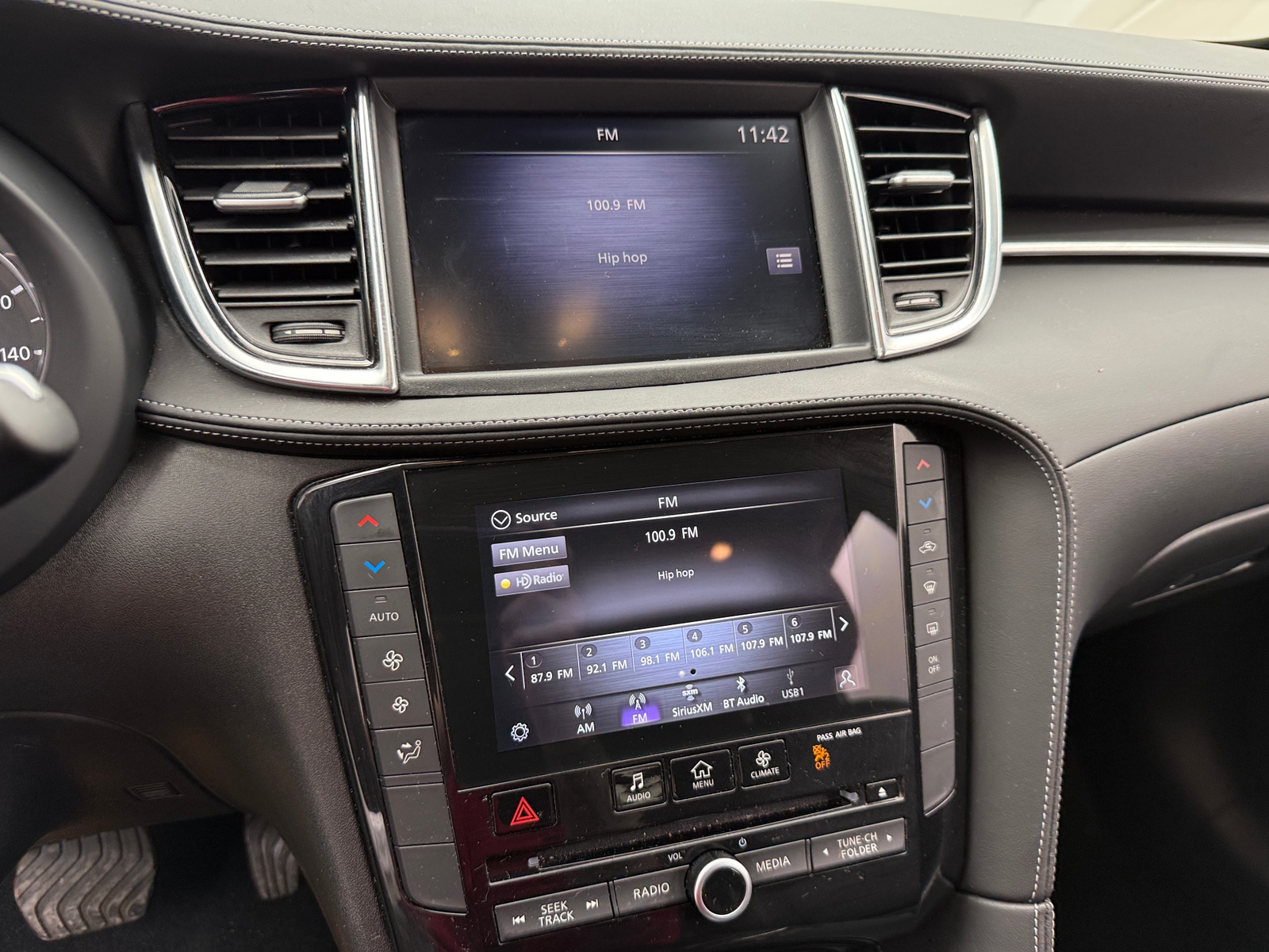 Thumbnail: 2025 INFINITI QX50 - 3