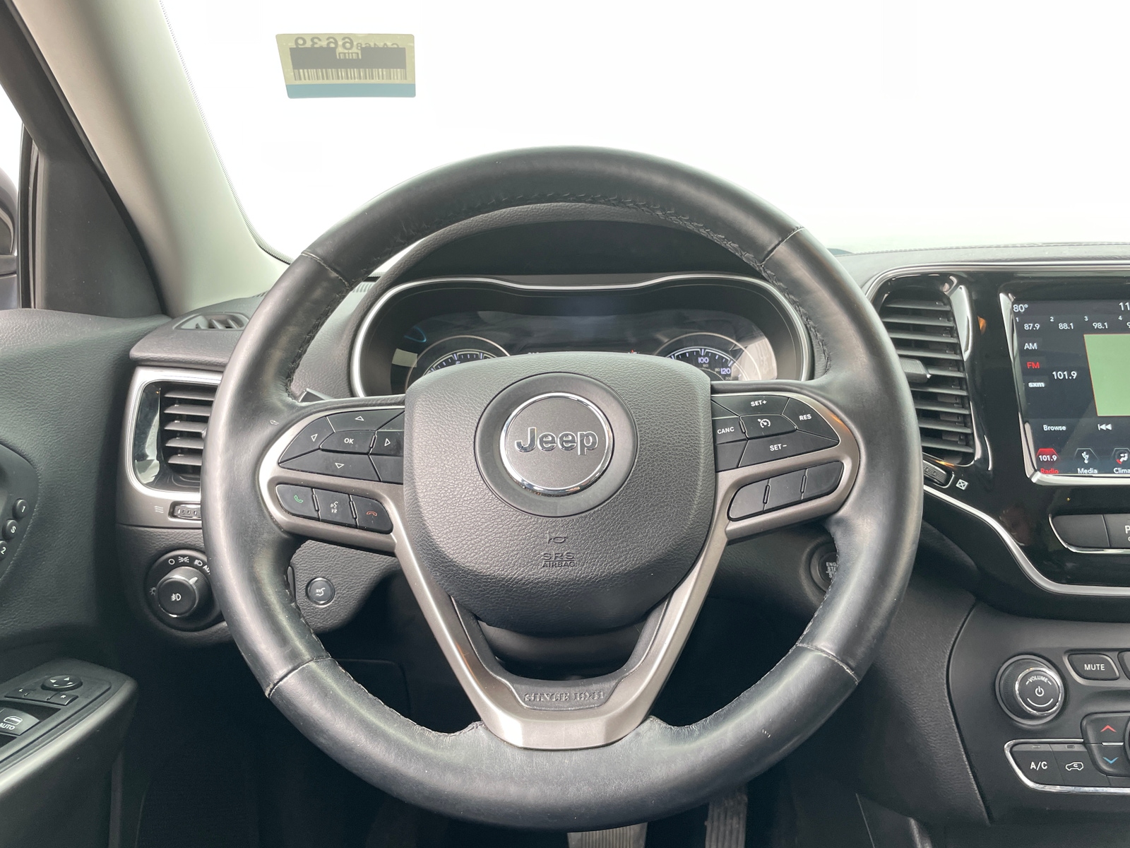 Thumbnail: 2019 Jeep Cherokee - 4