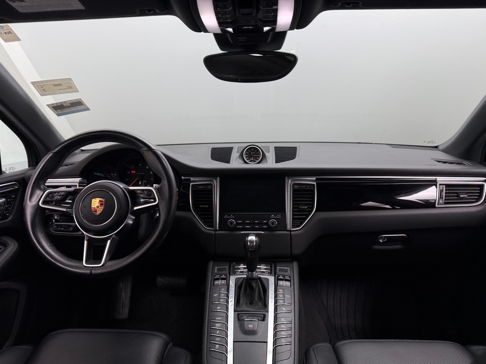 Thumbnail: 2018 Porsche Macan - 2