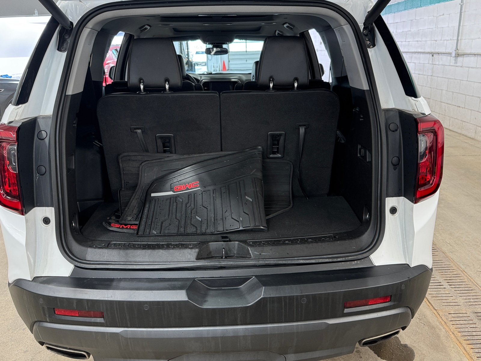 Thumbnail: 2023 GMC Acadia - 6