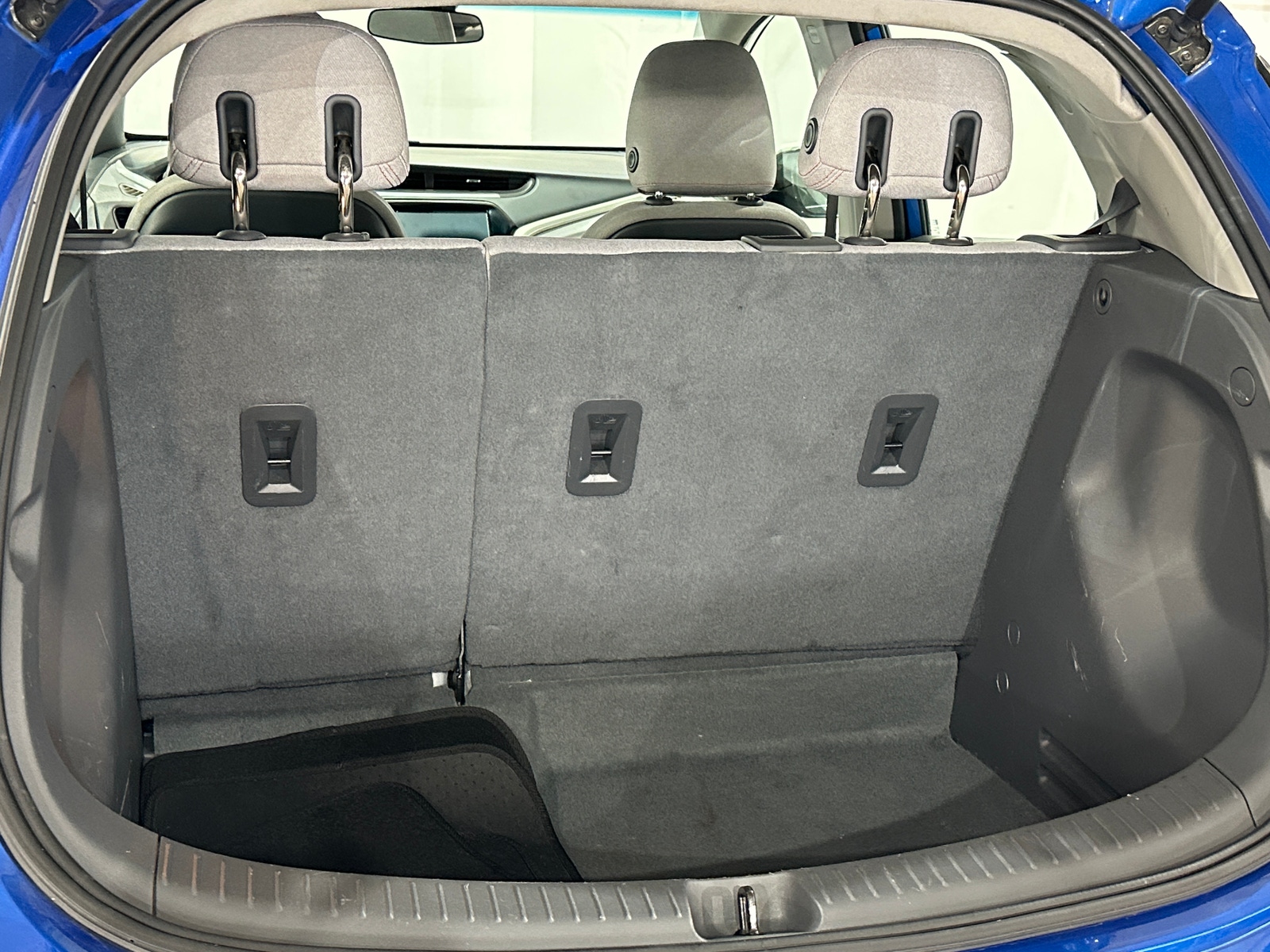 Thumbnail: 2017 Chevrolet Bolt EV - 7