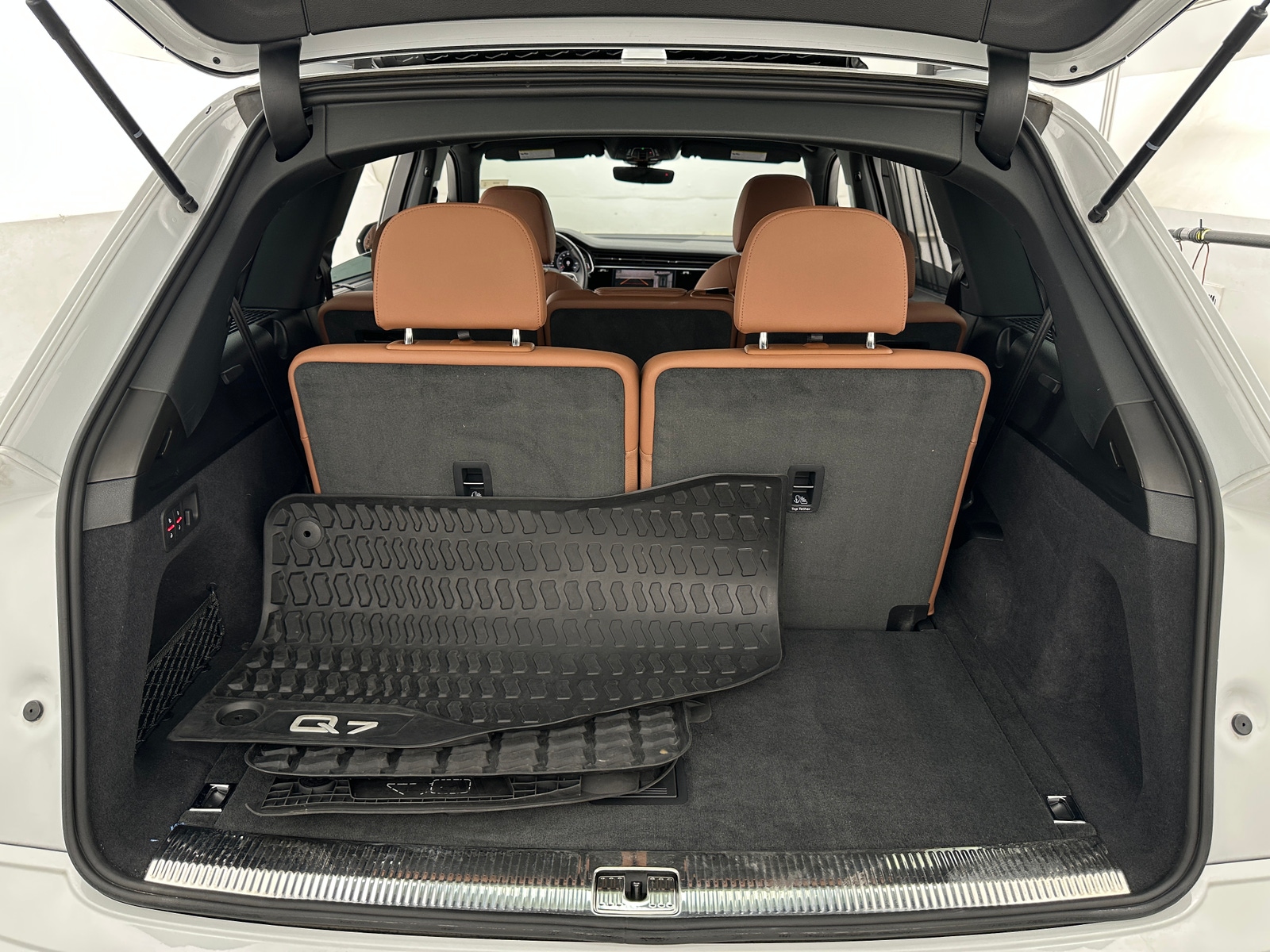 Thumbnail: 2023 Audi Q7 - 6