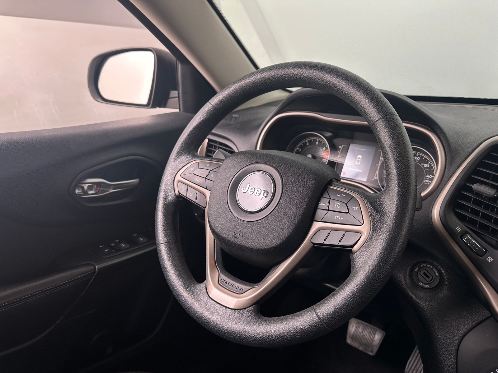 Thumbnail: 2016 Jeep Cherokee - 5