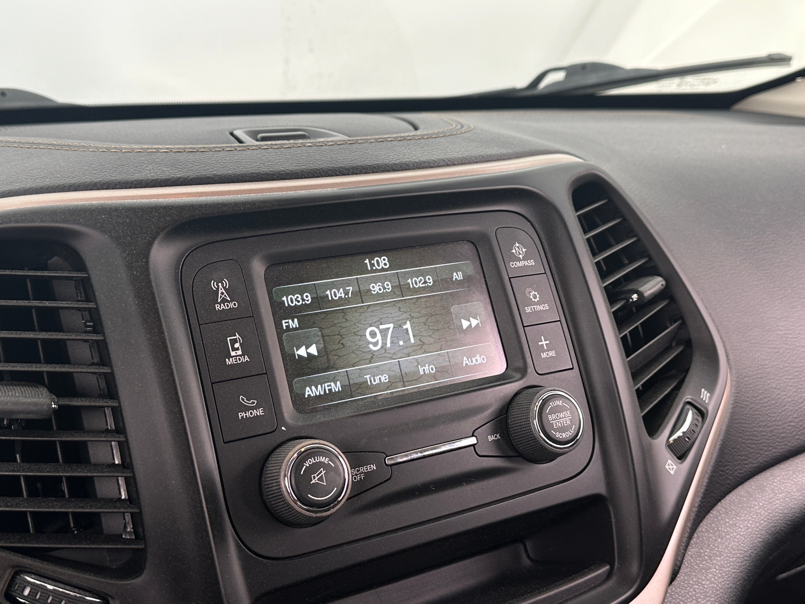 Thumbnail: 2016 Jeep Cherokee - 4