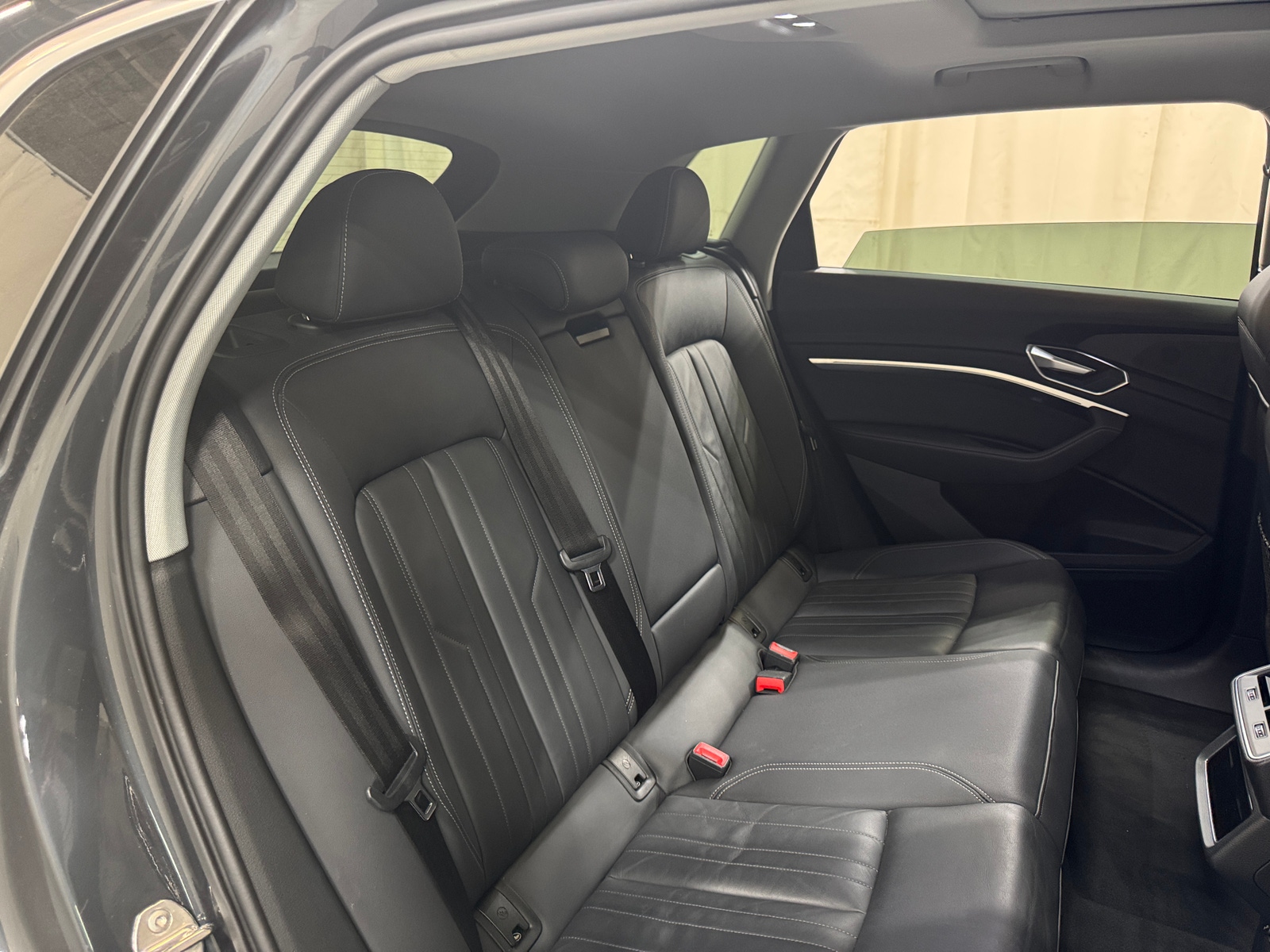 Thumbnail: 2021 Audi e-tron - 5