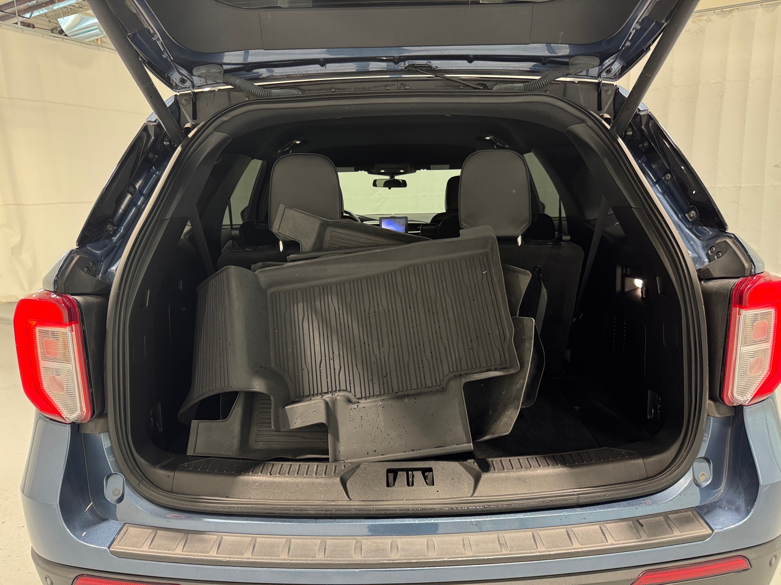 Thumbnail: 2020 Ford Explorer - 6